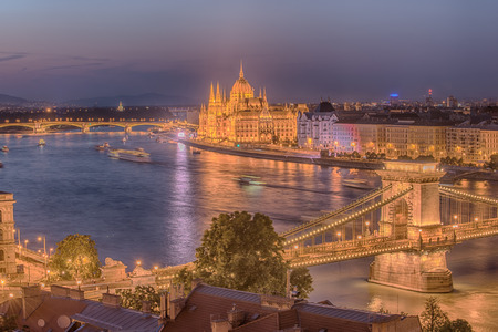 Mennyivel kerül többe Budapesten, ha a Duna mellett szeretne lakást venni?